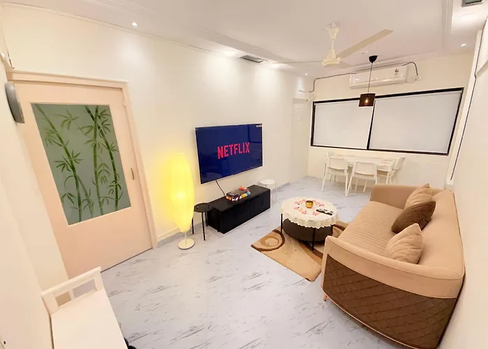 Elite Suite 1 - 65\'Tv, Netflix&Chill, Luxury 2Bhk