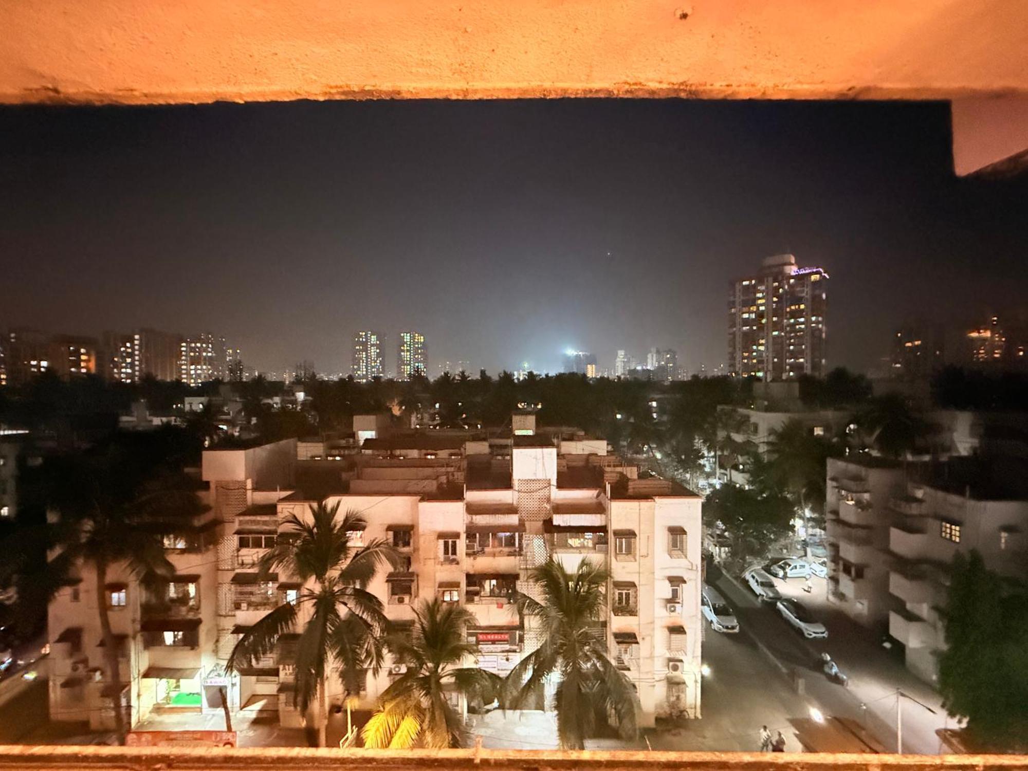 Elite 1 - 65'tv, Netflix&chill, Luxury 2bhk