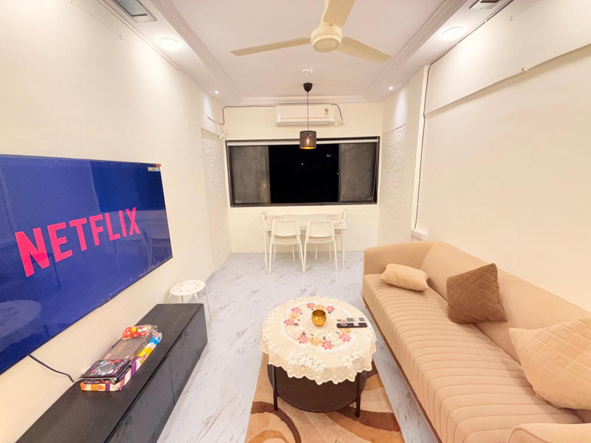 Elite 1 - 65'tv, Netflix&chill, Luxury 2bhk Apartament *