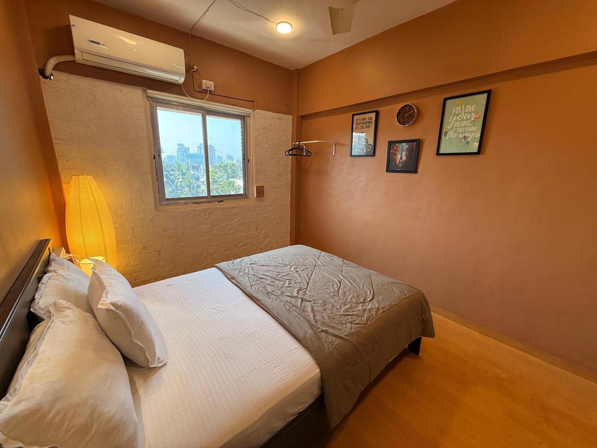 Elite 1 - 65'tv, Netflix&chill, Luxury 2bhk Apartament *